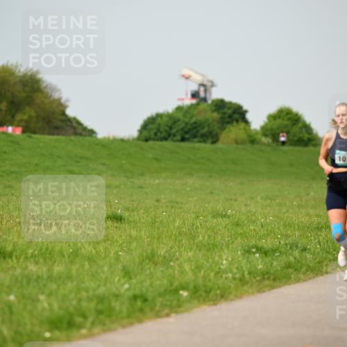 10.05.2026 - 8. Wedeler Halbmarathon Dr. Thomas Lammeyer http://msf.ph/oto/9705678 10.05.2026 11:55:19 Laufen 101 meine-sportfotos.de