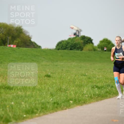 10.05.2026 - 8. Wedeler Halbmarathon Dr. Thomas Lammeyer http://msf.ph/oto/9705680 10.05.2026 11:55:19 Laufen 1015 meine-sportfotos.de