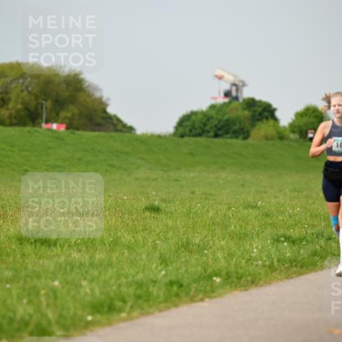 10.05.2026 - 8. Wedeler Halbmarathon Dr. Thomas Lammeyer http://msf.ph/oto/9705683 10.05.2026 11:55:19 Laufen 1015 meine-sportfotos.de