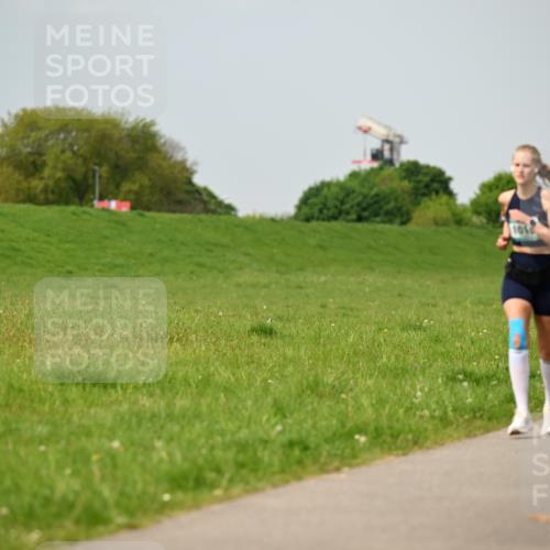 10.05.2026 - 8. Wedeler Halbmarathon Dr. Thomas Lammeyer http://msf.ph/oto/9705685 10.05.2026 11:55:20 Laufen  meine-sportfotos.de