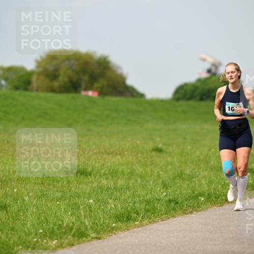 10.05.2026 - 8. Wedeler Halbmarathon Dr. Thomas Lammeyer http://msf.ph/oto/9705694 10.05.2026 11:55:21 Laufen  meine-sportfotos.de