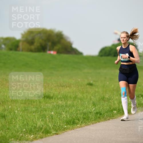 10.05.2026 - 8. Wedeler Halbmarathon Dr. Thomas Lammeyer http://msf.ph/oto/9705696 10.05.2026 11:55:21 Laufen  meine-sportfotos.de