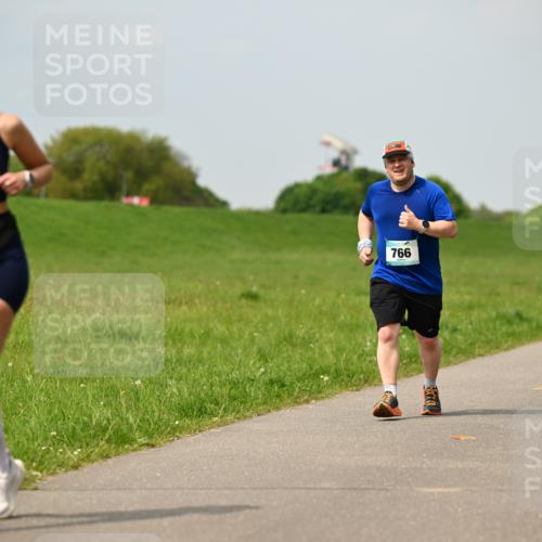 10.05.2026 - 8. Wedeler Halbmarathon Dr. Thomas Lammeyer http://msf.ph/oto/9705714 10.05.2026 11:55:25 Laufen 1015, 766 meine-sportfotos.de