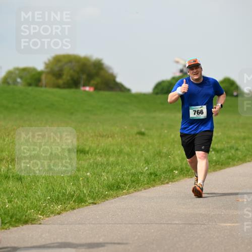 10.05.2026 - 8. Wedeler Halbmarathon Dr. Thomas Lammeyer http://msf.ph/oto/9705717 10.05.2026 11:55:25 Laufen 766 meine-sportfotos.de