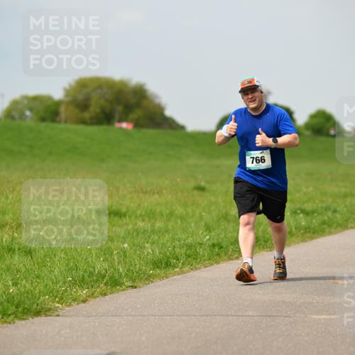 10.05.2026 - 8. Wedeler Halbmarathon Dr. Thomas Lammeyer http://msf.ph/oto/9705719 10.05.2026 11:55:25 Laufen 766 meine-sportfotos.de