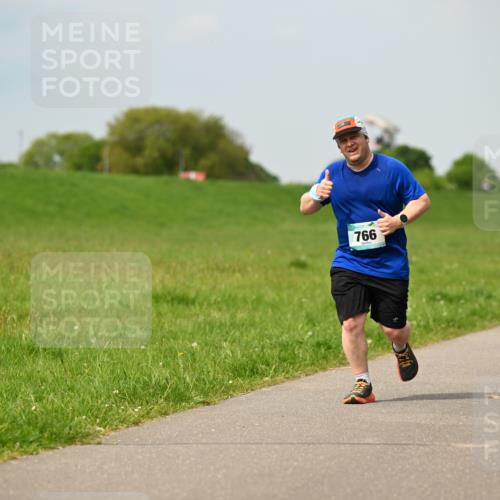 10.05.2026 - 8. Wedeler Halbmarathon Dr. Thomas Lammeyer http://msf.ph/oto/9705720 10.05.2026 11:55:25 Laufen 766 meine-sportfotos.de