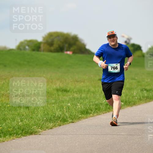 10.05.2026 - 8. Wedeler Halbmarathon Dr. Thomas Lammeyer http://msf.ph/oto/9705722 10.05.2026 11:55:26 Laufen 766 meine-sportfotos.de