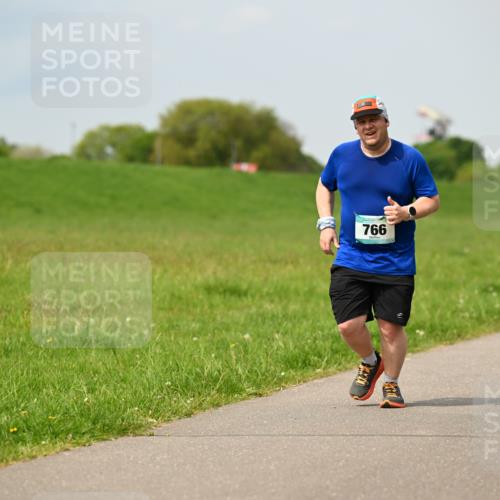 10.05.2026 - 8. Wedeler Halbmarathon Dr. Thomas Lammeyer http://msf.ph/oto/9705723 10.05.2026 11:55:26 Laufen 766 meine-sportfotos.de