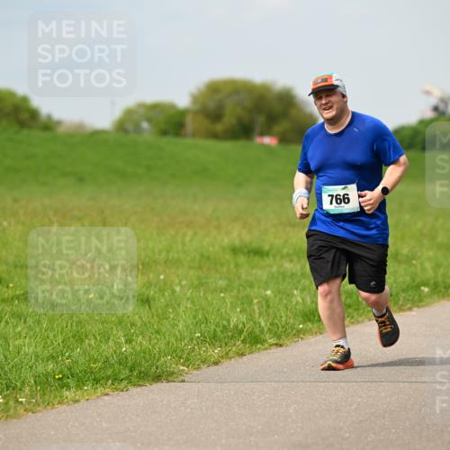 10.05.2026 - 8. Wedeler Halbmarathon Dr. Thomas Lammeyer http://msf.ph/oto/9705724 10.05.2026 11:55:26 Laufen 766 meine-sportfotos.de