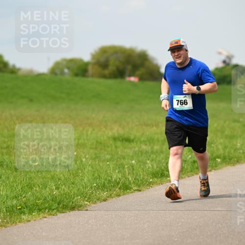 10.05.2026 - 8. Wedeler Halbmarathon Dr. Thomas Lammeyer http://msf.ph/oto/9705725 10.05.2026 11:55:26 Laufen 766 meine-sportfotos.de