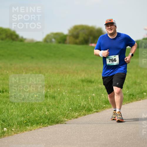 10.05.2026 - 8. Wedeler Halbmarathon Dr. Thomas Lammeyer http://msf.ph/oto/9705726 10.05.2026 11:55:26 Laufen 766 meine-sportfotos.de