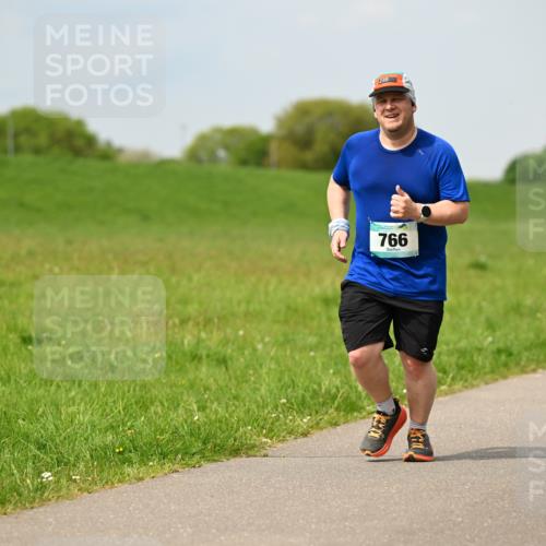 10.05.2026 - 8. Wedeler Halbmarathon Dr. Thomas Lammeyer http://msf.ph/oto/9705728 10.05.2026 11:55:27 Laufen 106, 766 meine-sportfotos.de