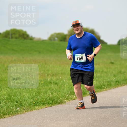 10.05.2026 - 8. Wedeler Halbmarathon Dr. Thomas Lammeyer http://msf.ph/oto/9705730 10.05.2026 11:55:27 Laufen 766 meine-sportfotos.de