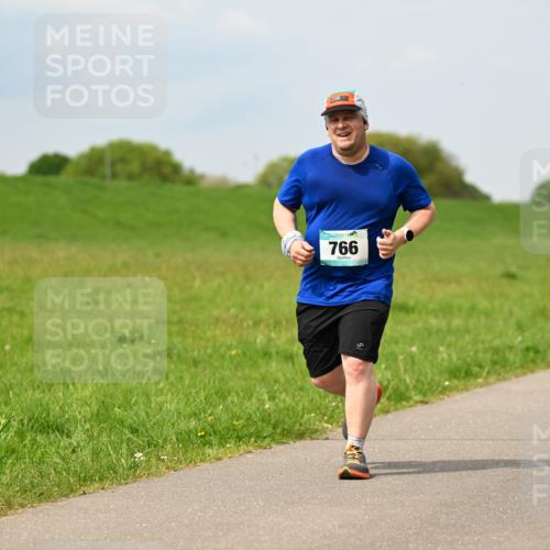 10.05.2026 - 8. Wedeler Halbmarathon Dr. Thomas Lammeyer http://msf.ph/oto/9705732 10.05.2026 11:55:27 Laufen 766 meine-sportfotos.de