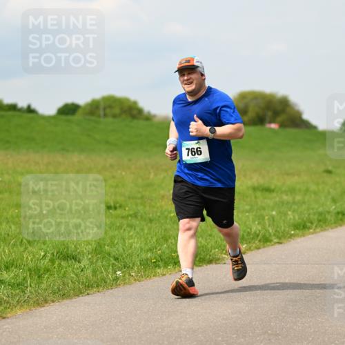 10.05.2026 - 8. Wedeler Halbmarathon Dr. Thomas Lammeyer http://msf.ph/oto/9705734 10.05.2026 11:55:27 Laufen 766 meine-sportfotos.de