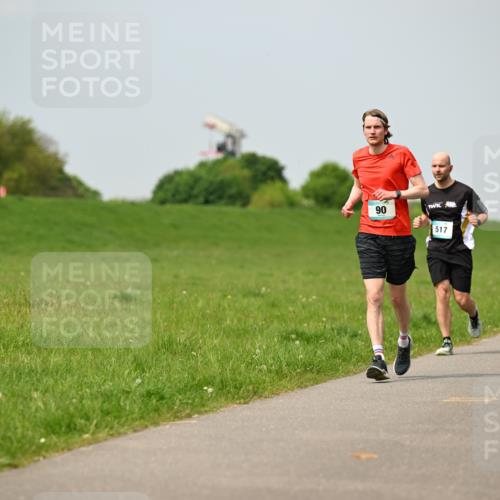 10.05.2026 - 8. Wedeler Halbmarathon Dr. Thomas Lammeyer http://msf.ph/oto/9705737 10.05.2026 11:55:40 Laufen 517 meine-sportfotos.de