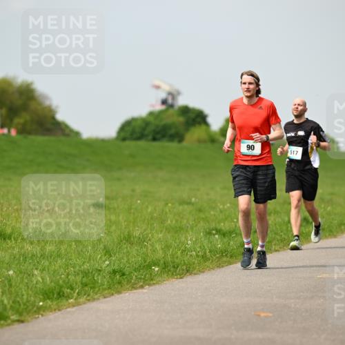 10.05.2026 - 8. Wedeler Halbmarathon Dr. Thomas Lammeyer http://msf.ph/oto/9705741 10.05.2026 11:55:41 Laufen 517 meine-sportfotos.de