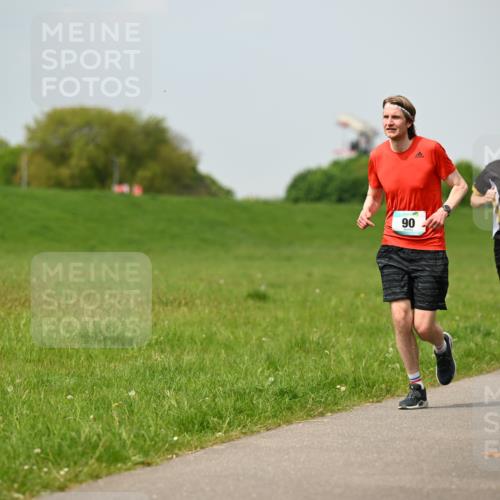 10.05.2026 - 8. Wedeler Halbmarathon Dr. Thomas Lammeyer http://msf.ph/oto/9705747 10.05.2026 11:55:42 Laufen 517 meine-sportfotos.de