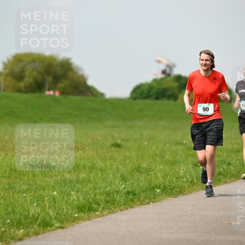 10.05.2026 - 8. Wedeler Halbmarathon Dr. Thomas Lammeyer http://msf.ph/oto/9705748 10.05.2026 11:55:41 Laufen 517 meine-sportfotos.de