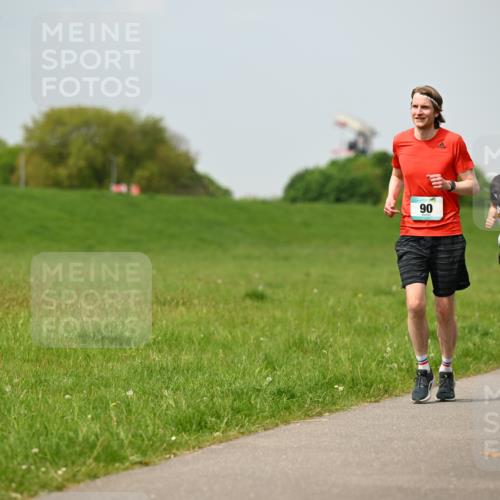 10.05.2026 - 8. Wedeler Halbmarathon Dr. Thomas Lammeyer http://msf.ph/oto/9705749 10.05.2026 11:55:41 Laufen 517 meine-sportfotos.de