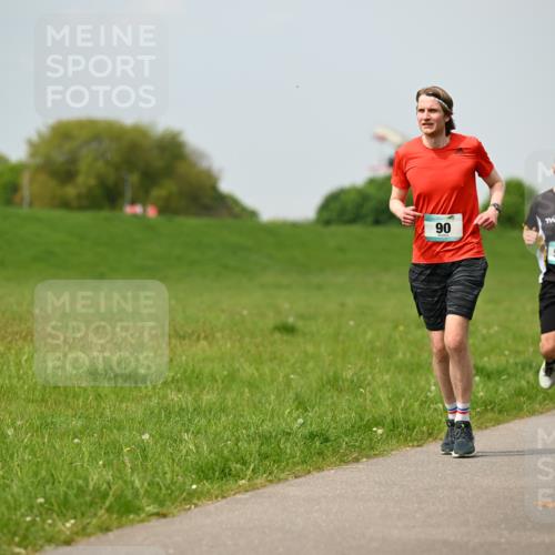 10.05.2026 - 8. Wedeler Halbmarathon Dr. Thomas Lammeyer http://msf.ph/oto/9705751 10.05.2026 11:55:42 Laufen 517 meine-sportfotos.de