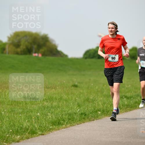 10.05.2026 - 8. Wedeler Halbmarathon Dr. Thomas Lammeyer http://msf.ph/oto/9705752 10.05.2026 11:55:42 Laufen 517 meine-sportfotos.de