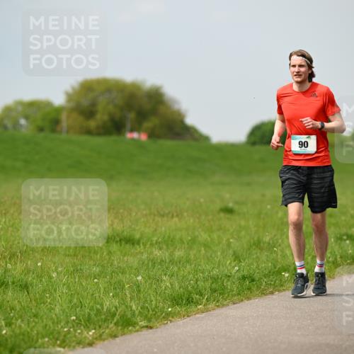 10.05.2026 - 8. Wedeler Halbmarathon Dr. Thomas Lammeyer http://msf.ph/oto/9705754 10.05.2026 11:55:42 Laufen 517 meine-sportfotos.de
