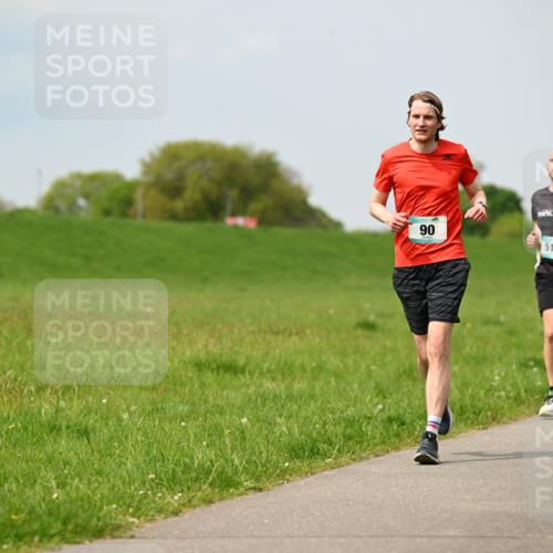10.05.2026 - 8. Wedeler Halbmarathon Dr. Thomas Lammeyer http://msf.ph/oto/9705755 10.05.2026 11:55:43 Laufen 517 meine-sportfotos.de