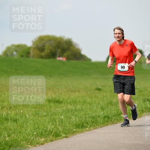 10.05.2026 - 8. Wedeler Halbmarathon Dr. Thomas Lammeyer http://msf.ph/oto/9705757 10.05.2026 11:55:42 Laufen 517 meine-sportfotos.de