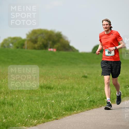 10.05.2026 - 8. Wedeler Halbmarathon Dr. Thomas Lammeyer http://msf.ph/oto/9705758 10.05.2026 11:55:42 Laufen 517 meine-sportfotos.de