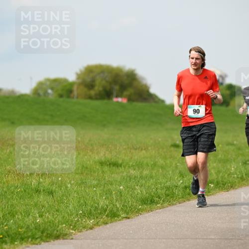 10.05.2026 - 8. Wedeler Halbmarathon Dr. Thomas Lammeyer http://msf.ph/oto/9705759 10.05.2026 11:55:43 Laufen 517 meine-sportfotos.de