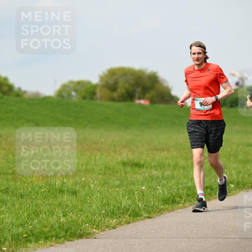 10.05.2026 - 8. Wedeler Halbmarathon Dr. Thomas Lammeyer http://msf.ph/oto/9705761 10.05.2026 11:55:43 Laufen 517 meine-sportfotos.de
