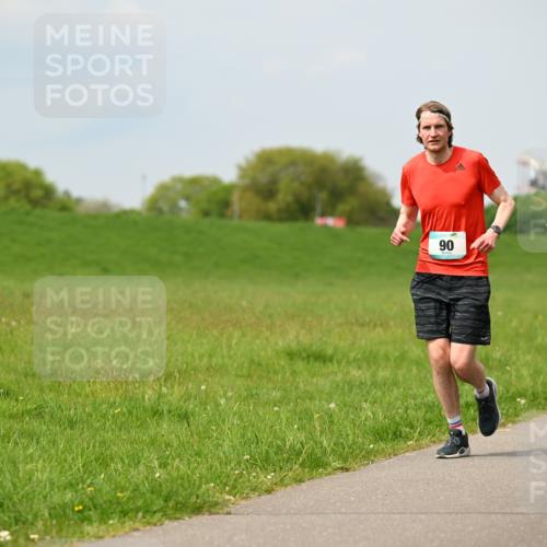 10.05.2026 - 8. Wedeler Halbmarathon Dr. Thomas Lammeyer http://msf.ph/oto/9705762 10.05.2026 11:55:43 Laufen 517 meine-sportfotos.de