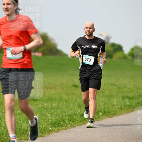 10.05.2026 - 8. Wedeler Halbmarathon Dr. Thomas Lammeyer http://msf.ph/oto/9705766 10.05.2026 11:55:45 Laufen 517 meine-sportfotos.de
