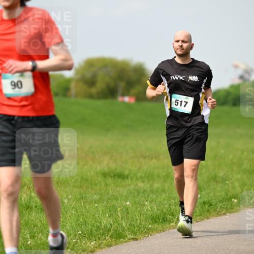 10.05.2026 - 8. Wedeler Halbmarathon Dr. Thomas Lammeyer http://msf.ph/oto/9705770 10.05.2026 11:55:45 Laufen 517 meine-sportfotos.de