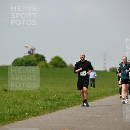 10.05.2026 - 8. Wedeler Halbmarathon Dr. Thomas Lammeyer http://msf.ph/oto/9705790 10.05.2026 11:55:51 Laufen 313, 485 meine-sportfotos.de