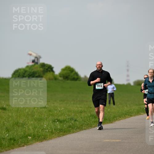 10.05.2026 - 8. Wedeler Halbmarathon Dr. Thomas Lammeyer http://msf.ph/oto/9705791 10.05.2026 11:55:51 Laufen 313, 485 meine-sportfotos.de