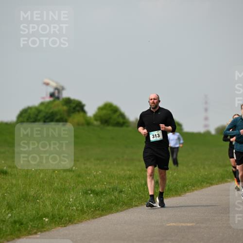 10.05.2026 - 8. Wedeler Halbmarathon Dr. Thomas Lammeyer http://msf.ph/oto/9705792 10.05.2026 11:55:51 Laufen 313, 484, 485 meine-sportfotos.de