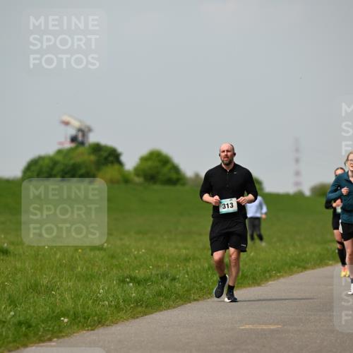 10.05.2026 - 8. Wedeler Halbmarathon Dr. Thomas Lammeyer http://msf.ph/oto/9705793 10.05.2026 11:55:51 Laufen 313, 484, 485 meine-sportfotos.de