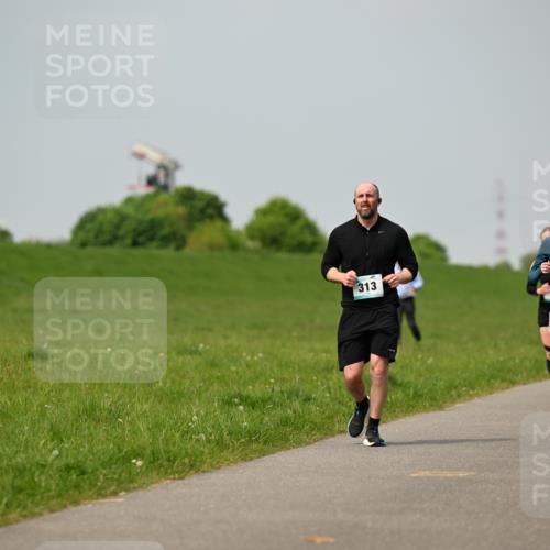 10.05.2026 - 8. Wedeler Halbmarathon Dr. Thomas Lammeyer http://msf.ph/oto/9705797 10.05.2026 11:55:52 Laufen 313, 485 meine-sportfotos.de