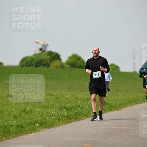 10.05.2026 - 8. Wedeler Halbmarathon Dr. Thomas Lammeyer http://msf.ph/oto/9705798 10.05.2026 11:55:52 Laufen 313, 485 meine-sportfotos.de