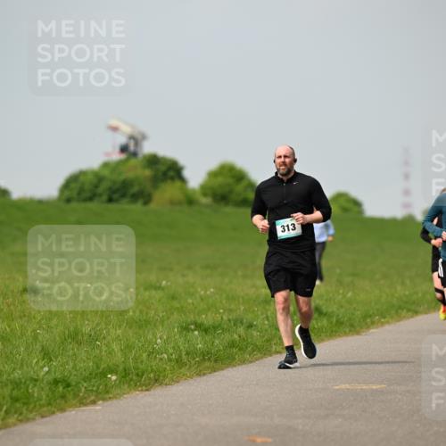 10.05.2026 - 8. Wedeler Halbmarathon Dr. Thomas Lammeyer http://msf.ph/oto/9705800 10.05.2026 11:55:52 Laufen 313, 485 meine-sportfotos.de