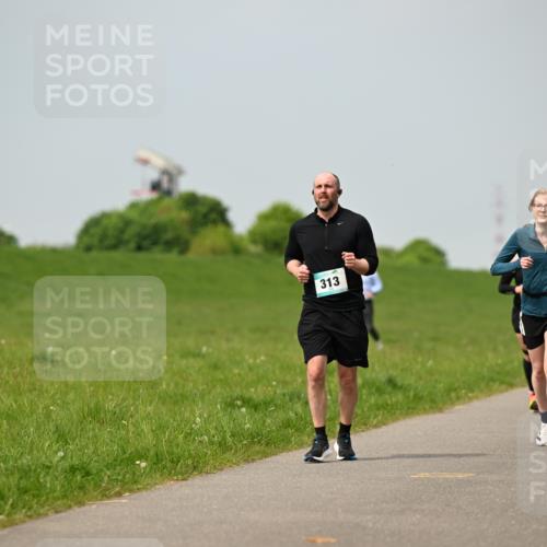 10.05.2026 - 8. Wedeler Halbmarathon Dr. Thomas Lammeyer http://msf.ph/oto/9705802 10.05.2026 11:55:52 Laufen 313, 485 meine-sportfotos.de