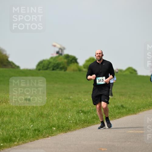 10.05.2026 - 8. Wedeler Halbmarathon Dr. Thomas Lammeyer http://msf.ph/oto/9705805 10.05.2026 11:55:53 Laufen 313 meine-sportfotos.de