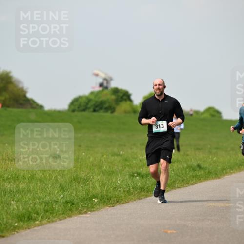 10.05.2026 - 8. Wedeler Halbmarathon Dr. Thomas Lammeyer http://msf.ph/oto/9705806 10.05.2026 11:55:53 Laufen 313, 485 meine-sportfotos.de