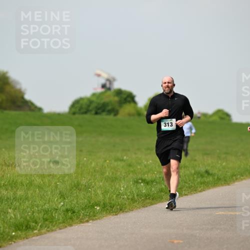 10.05.2026 - 8. Wedeler Halbmarathon Dr. Thomas Lammeyer http://msf.ph/oto/9705807 10.05.2026 11:55:53 Laufen 313 meine-sportfotos.de