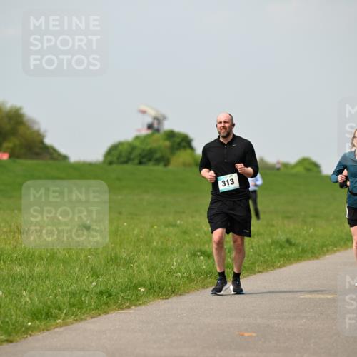10.05.2026 - 8. Wedeler Halbmarathon Dr. Thomas Lammeyer http://msf.ph/oto/9705808 10.05.2026 11:55:53 Laufen 313, 485 meine-sportfotos.de