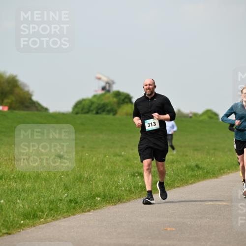 10.05.2026 - 8. Wedeler Halbmarathon Dr. Thomas Lammeyer http://msf.ph/oto/9705809 10.05.2026 11:55:53 Laufen 313, 485 meine-sportfotos.de