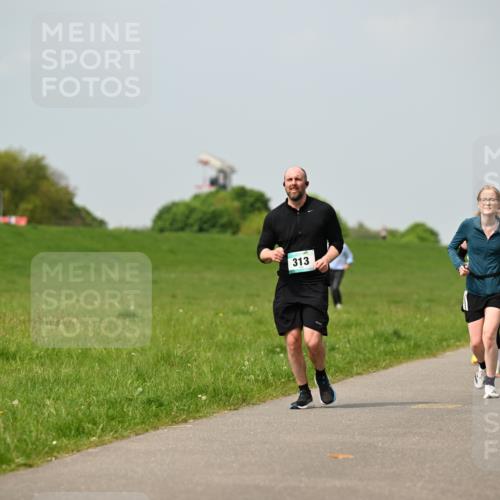 10.05.2026 - 8. Wedeler Halbmarathon Dr. Thomas Lammeyer http://msf.ph/oto/9705810 10.05.2026 11:55:53 Laufen 313, 485 meine-sportfotos.de