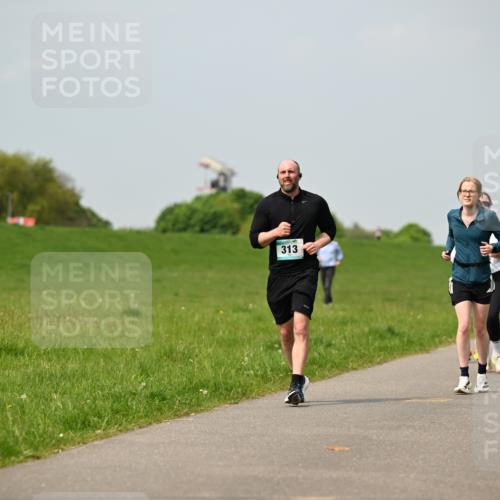 10.05.2026 - 8. Wedeler Halbmarathon Dr. Thomas Lammeyer http://msf.ph/oto/9705811 10.05.2026 11:55:53 Laufen 313, 485 meine-sportfotos.de